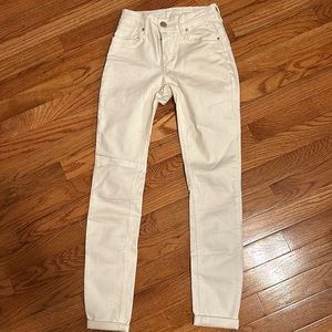White skinny jeans